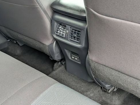 Used 2025 Toyota RAV4 XLE FWD image 29