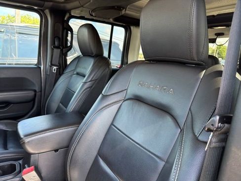 Used 2019 Jeep Wrangler Unlimited Sahara w/ Dual Top Group AWD/4WD image 11