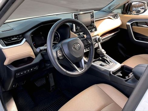 Used 2021 Toyota RAV4 Limited image 13