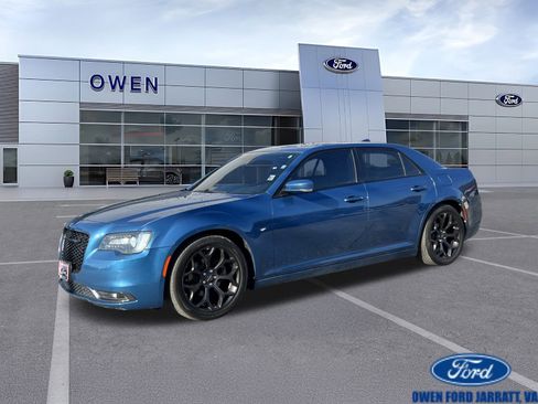 Used 2020 Chrysler 300 S w/ 300S Premium Group RWD image 2