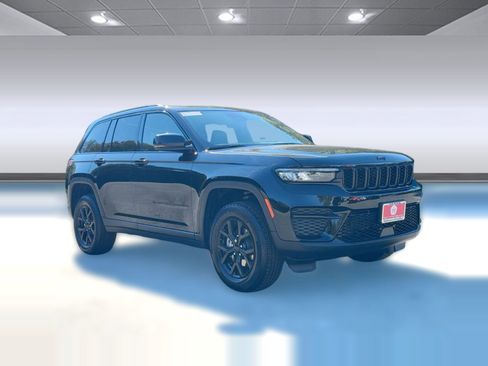 New 2025 Jeep Grand Cherokee Altitude image 6