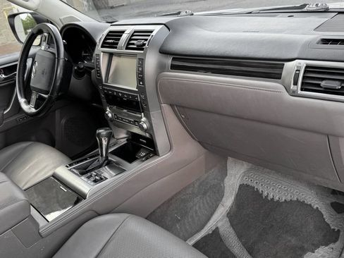Used 2017 Lexus GX 460 w/ Navigation Package AWD/4WD image 32