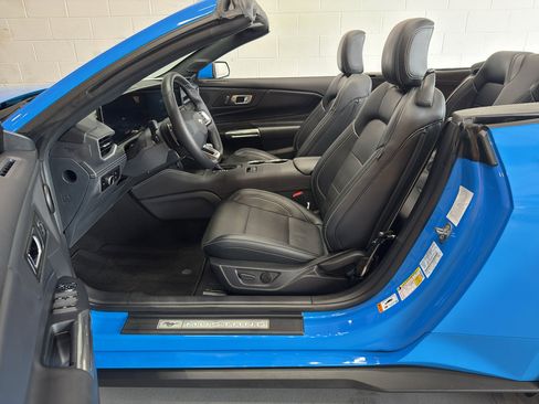 Used 2025 Ford Mustang GT Premium image 12