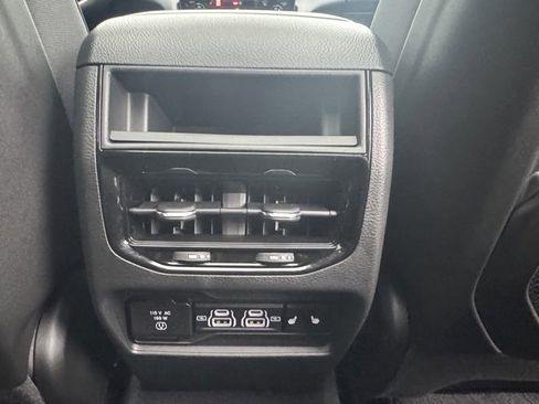 Used 2024 Jeep Grand Cherokee Limited image 12