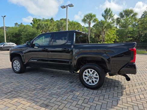 Certified 2025 Toyota Tacoma SR5 AWD/4WD image 9