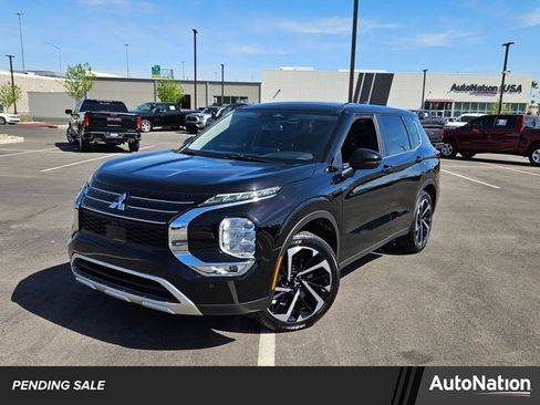 Used 2024 Mitsubishi Outlander SE image 1