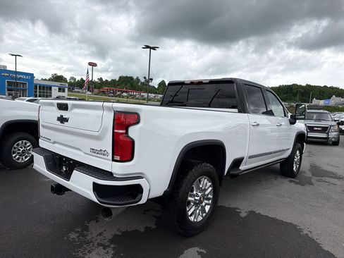 Used 2024 Chevrolet Silverado 3500 High Country w/ High Country Premium Package AWD/4WD image 6