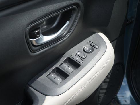 Used 2025 Honda HR-V LX image 12