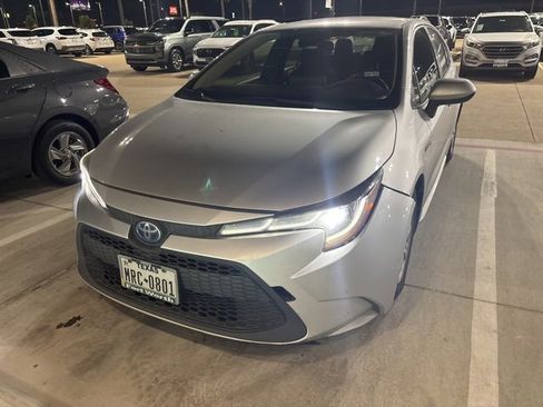 Used 2020 Toyota Corolla LE image 2