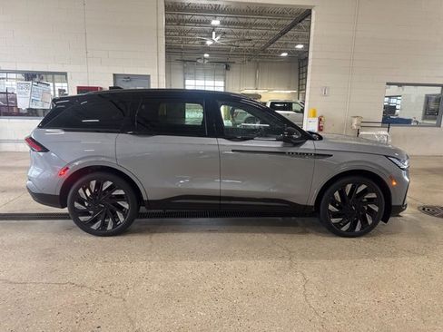 Used 2024 Lincoln Nautilus Reserve w/ Equipment Group 202A image 2