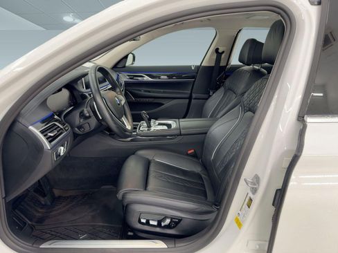 Used 2022 BMW 740i 740i w/ Premium Package image 5