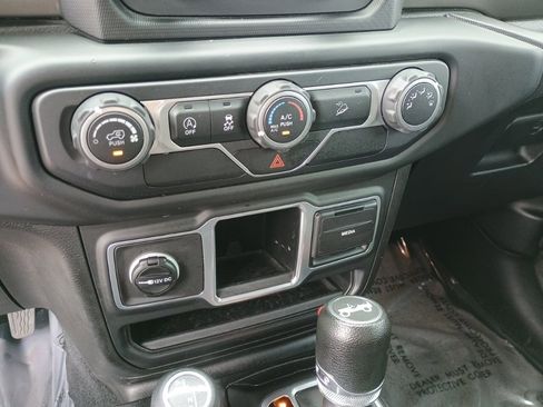 Used 2018 Jeep Wrangler Unlimited Sport image 30