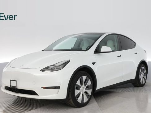 Used 2023 Tesla Model Y Long Range AWD/4WD image 2