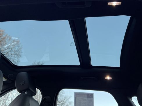 Used 2025 Land Rover Range Rover Velar Dynamic SE image 22