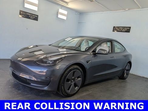 Used 2023 Tesla Model 3 Standard Range image 3