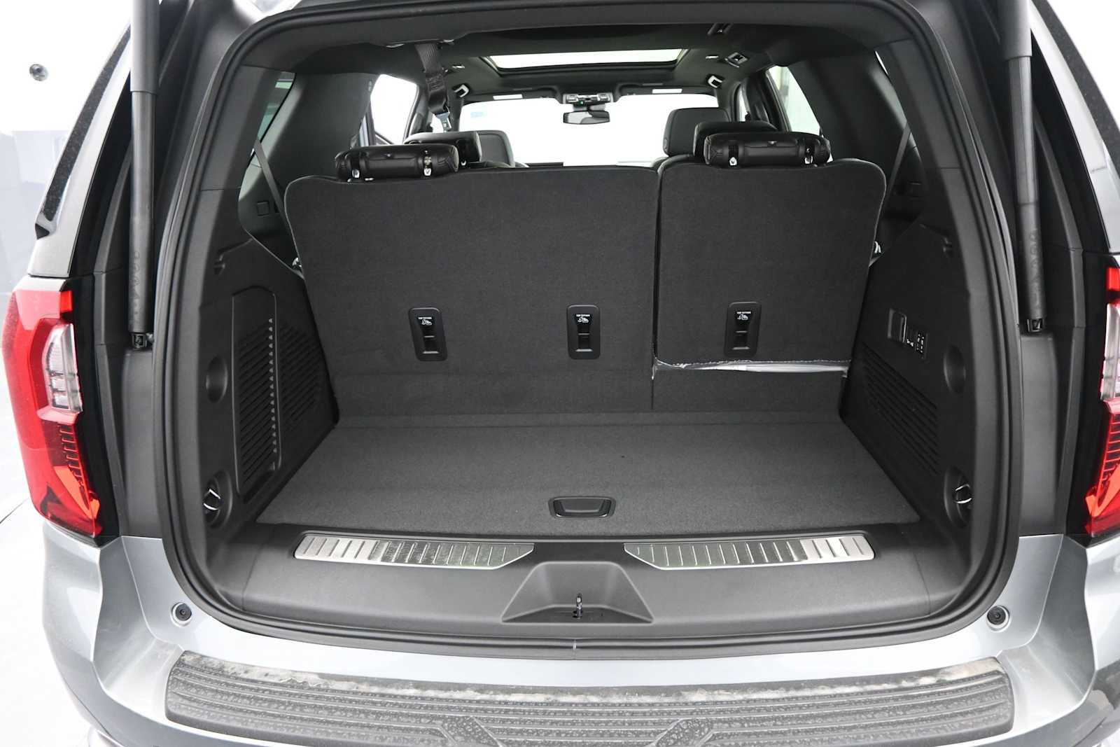 New 2026 GMC Yukon Denali w/ Sun & Power Step Package AWD/4WD image 14