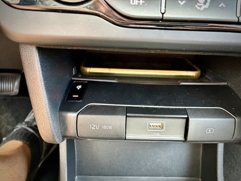 Used 2022 Kia Niro EX Premium FWD image 54