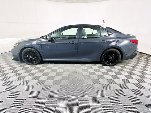 Used 2025 Toyota Camry SE w/ Convenience Package image 6