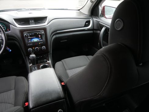 Used 2015 Chevrolet Traverse LT image 11