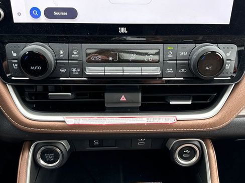 Used 2025 Toyota Grand Highlander AWD image 31