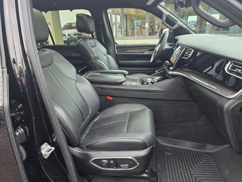 Used 2022 Jeep Wagoneer Series III w/ Premium Group I image 32