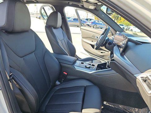 Used 2025 BMW 330i Sedan w/ M Sport Package image 10