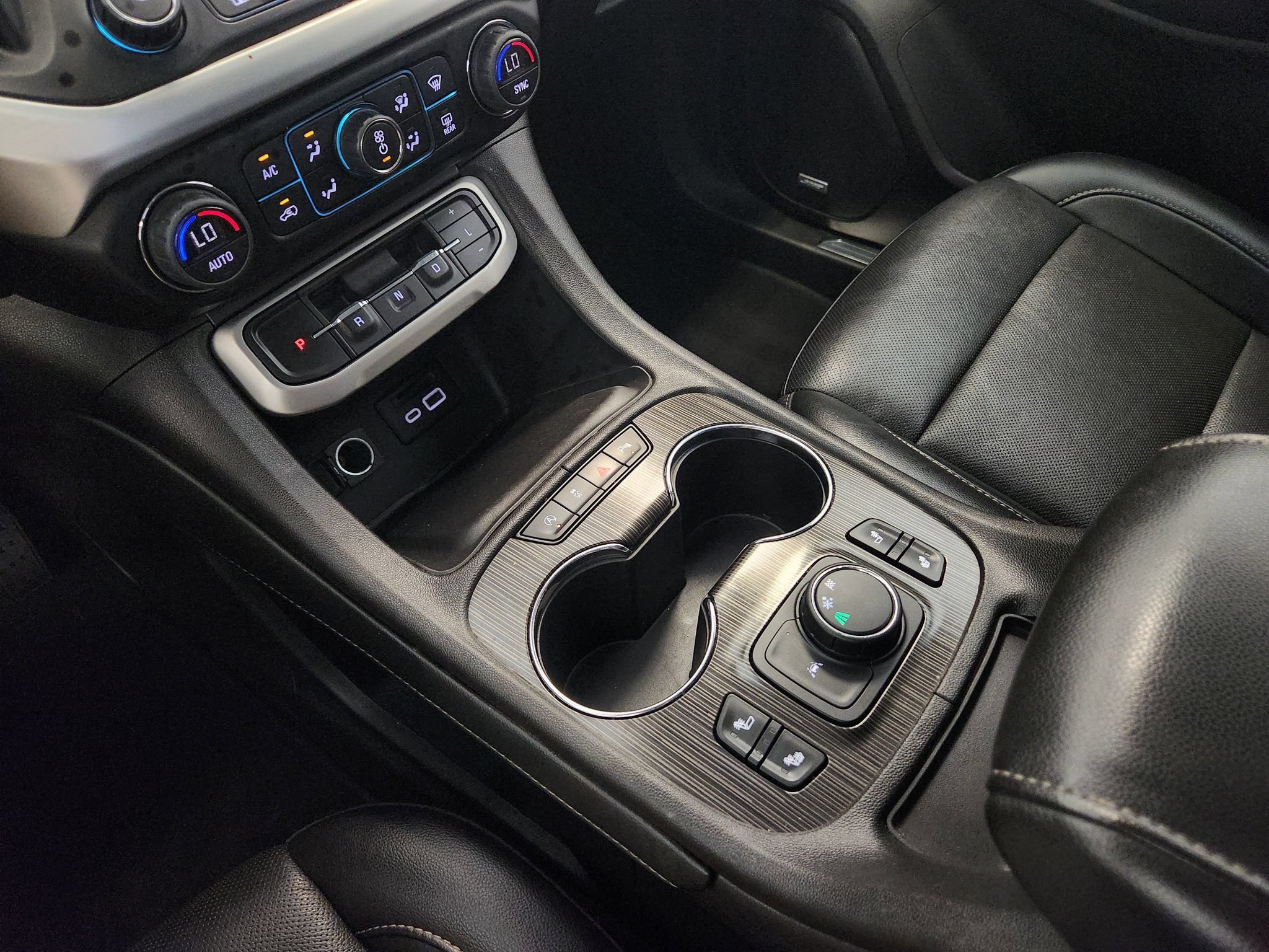 Used 2023 GMC Acadia SLT FWD image 18