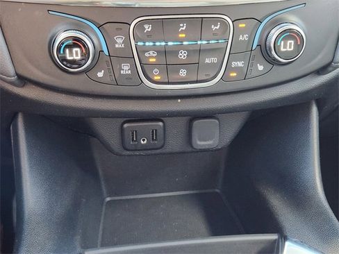 Used 2020 Chevrolet Traverse LT image 19