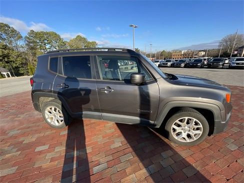 Used 2018 Jeep Renegade Latitude image 21