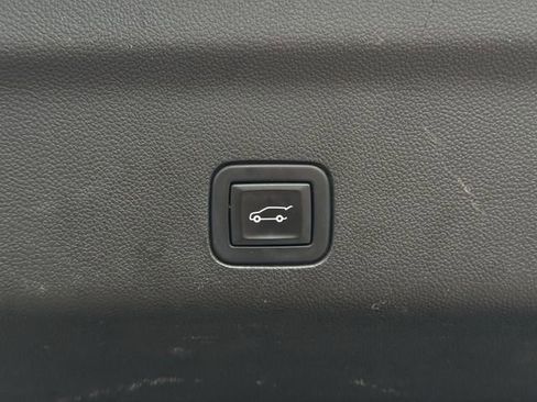 Used 2021 Chevrolet Tahoe Z71 w/ Luxury Package AWD/4WD image 29