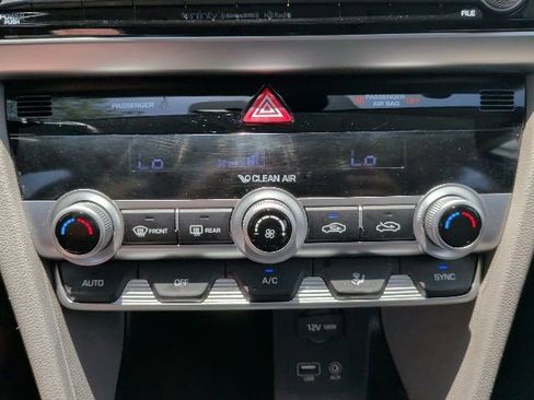 Used 2020 Hyundai Elantra Limited FWD image 21