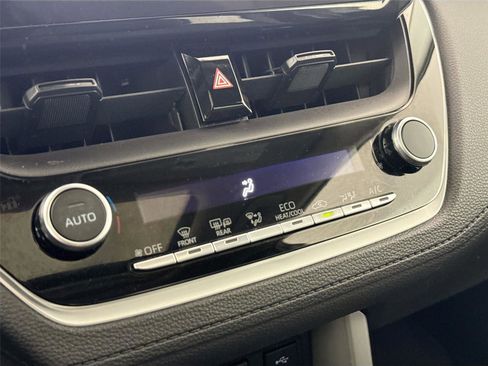 Certified 2023 Toyota Corolla Cross LE image 27