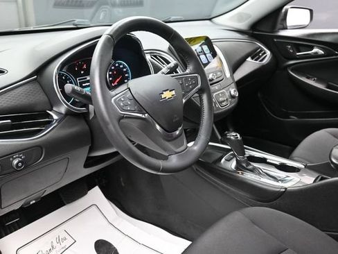 Used 2017 Chevrolet Malibu LT FWD image 14