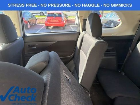 Used 2014 Mitsubishi Outlander ES image 25