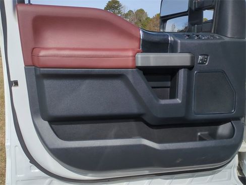 Used 2022 Ford F350 Platinum w/ FX4 Off-Road Package image 19