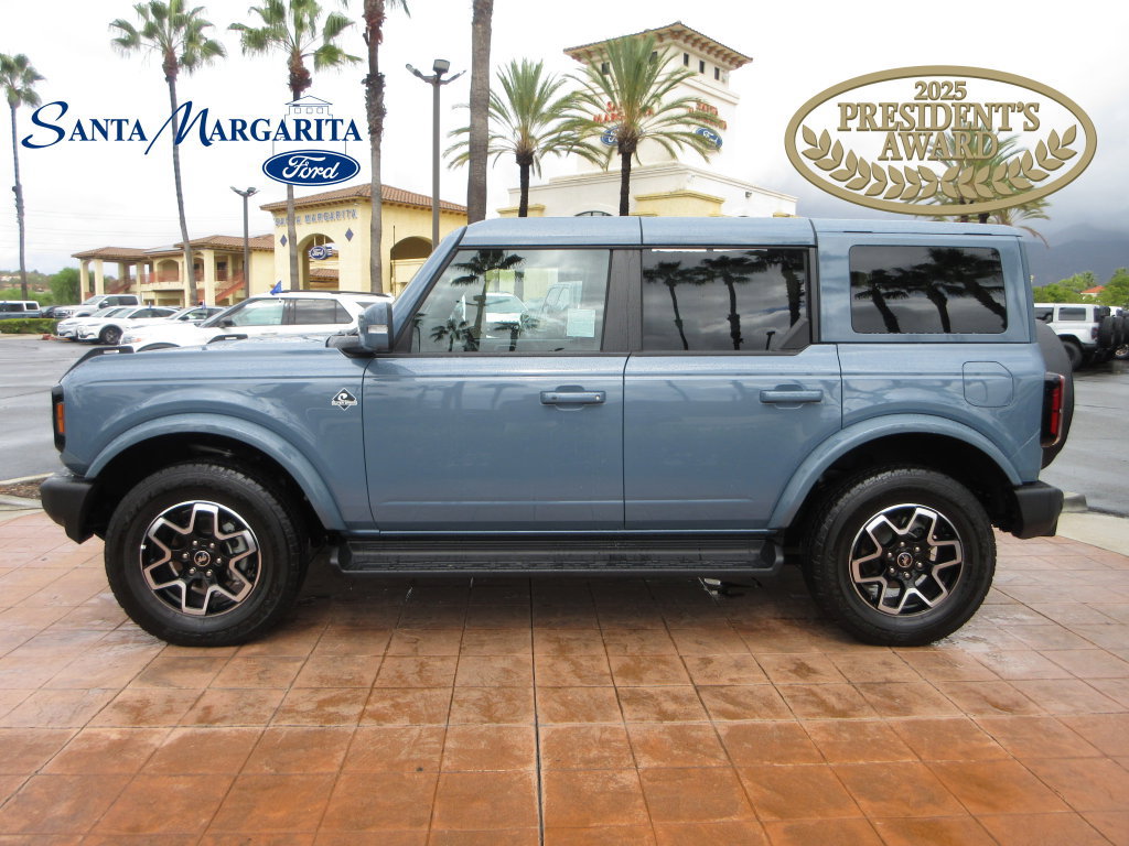 Certified 2025 Ford Bronco Outer Banks AWD/4WD image 1