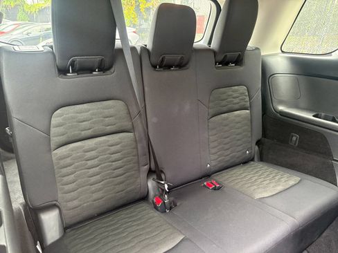 Used 2025 Nissan Pathfinder SV AWD/4WD image 24