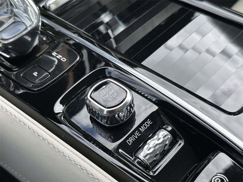 Used 2021 Volvo S90 T8 Inscription image 8