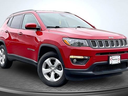 Used 2019 Jeep Compass Latitude w/ Cold Weather Group AWD/4WD image 13