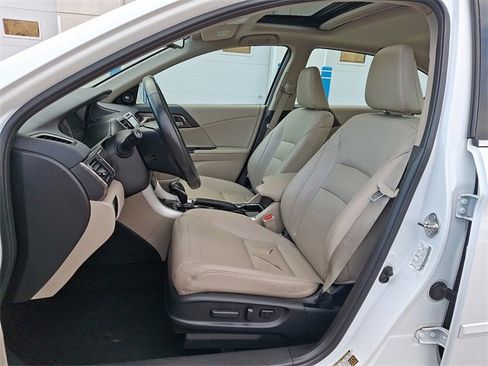 Used 2016 Honda Accord Touring image 14