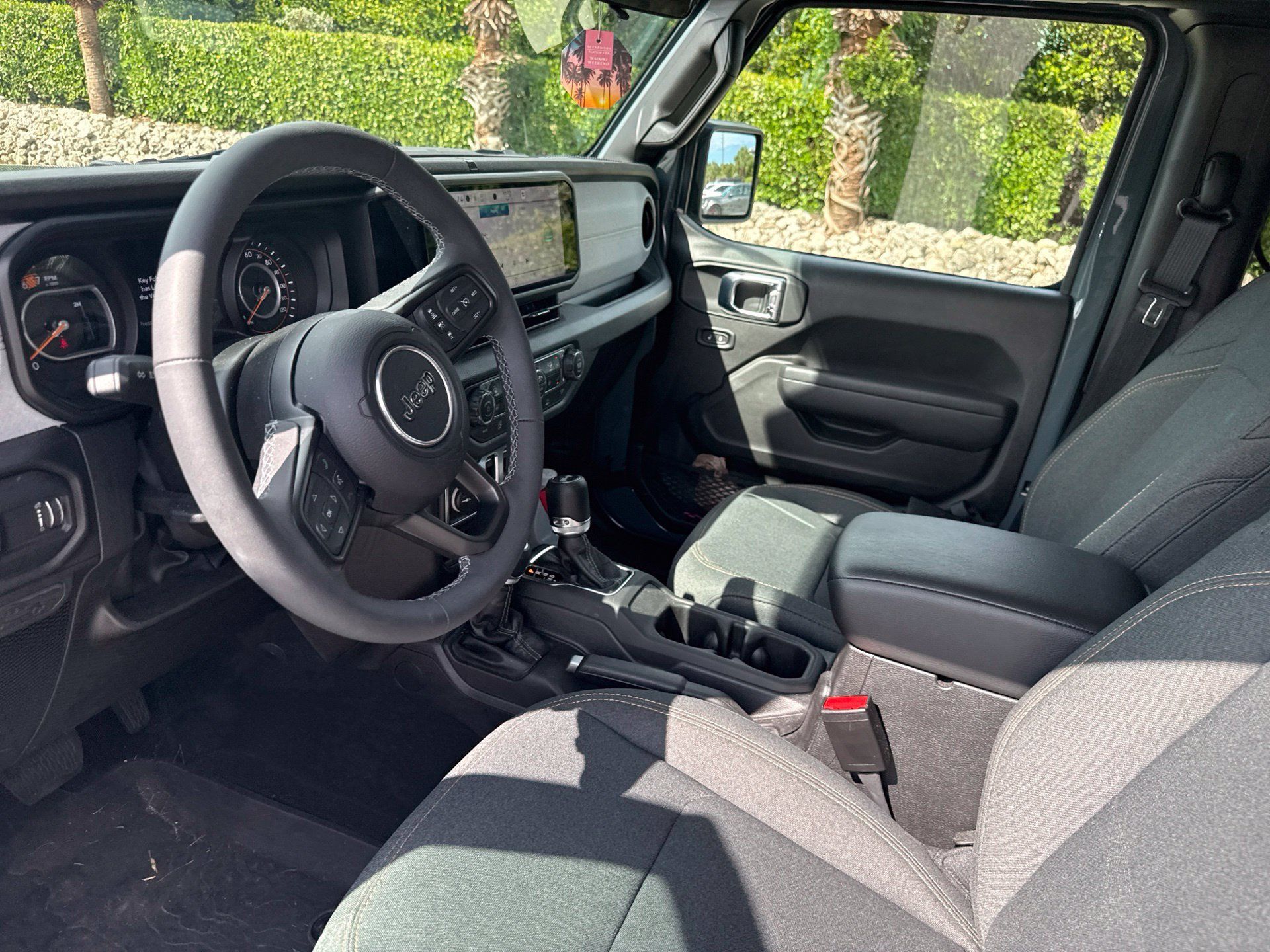 Used 2025 Jeep Wrangler Sport AWD/4WD image 13