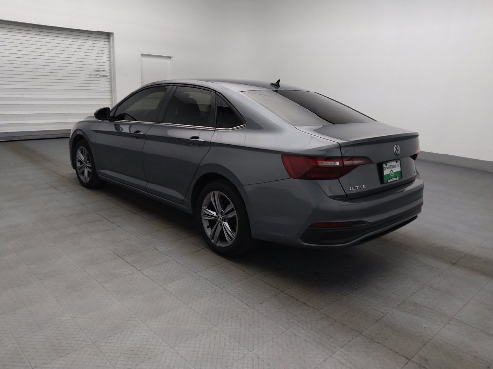 Used 2024 Volkswagen Jetta SE FWD image 3