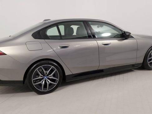Used 2025 BMW i5 M60 image 29