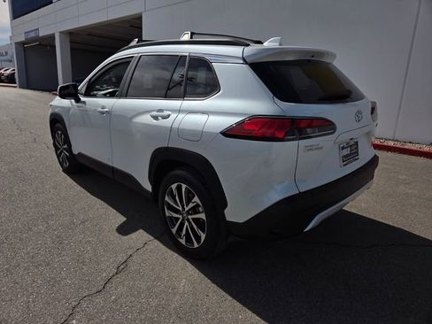 Used 2023 Toyota Corolla Cross XLE w/ Convenience Package image 4