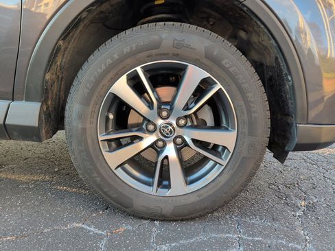 Used 2018 Toyota RAV4 XLE image 29