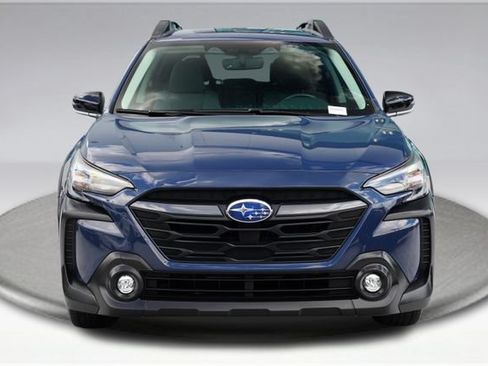 Used 2025 Subaru Outback Premium AWD/4WD image 3