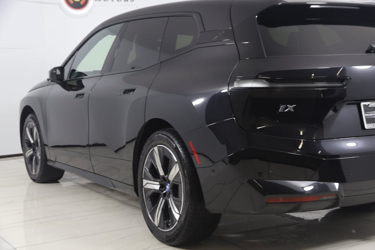 Used 2024 BMW iX xDrive50 w/ Sport Package AWD/4WD image 23