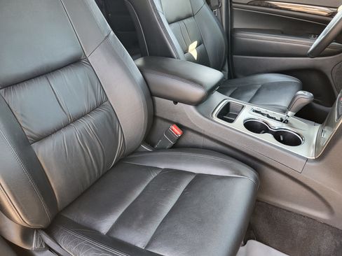 Used 2013 Jeep Grand Cherokee Laredo AWD/4WD image 11
