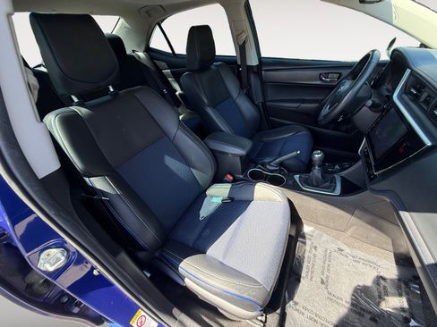 Used 2018 Toyota Corolla SE FWD image 19