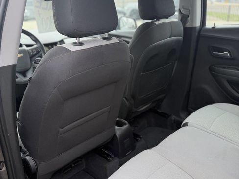 Used 2019 Chevrolet Trax LS image 17